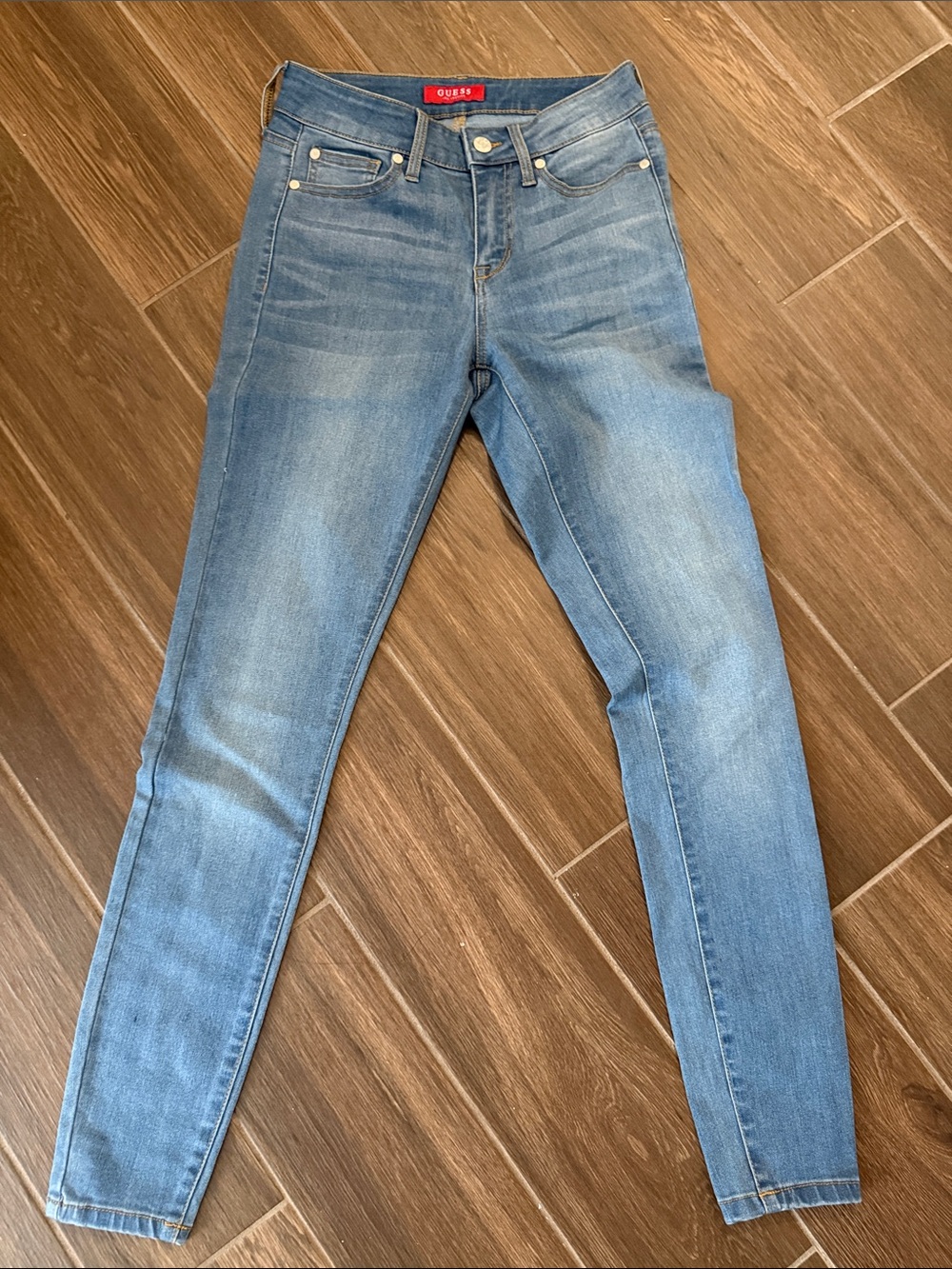 Guess Women's Skinny Jeans in Light Blue Wash